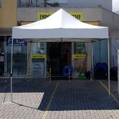 Tenda com fechamento lateral